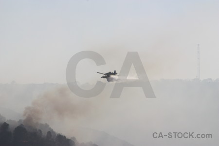 Airplane smoke javea europe firefighting.
