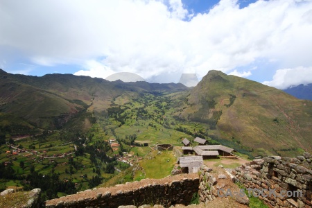 Inca valley wall andes urubamba.