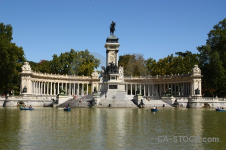Madrid sky spain parque del retiro water.
