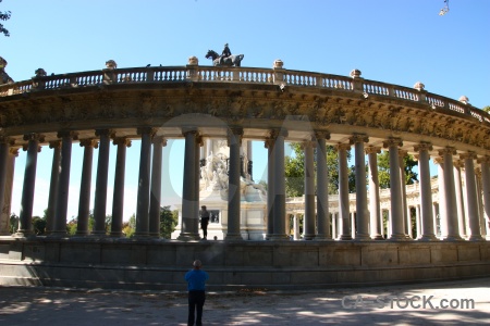 Parque del retiro person alfonso spain monument.