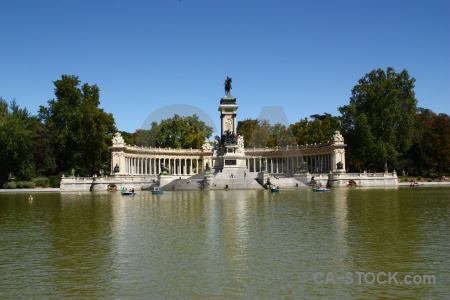 Parque del retiro water monument madrid sky.