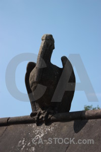 Pelican animal statue.