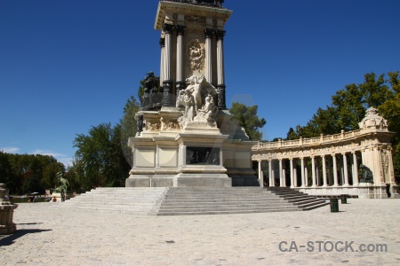 Spain monument madrid parque del retiro tree.