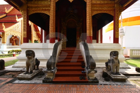 Statue wat phra singh southeast asia archway column.