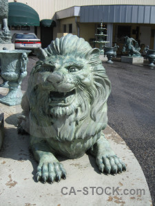 Tiger animal statue.