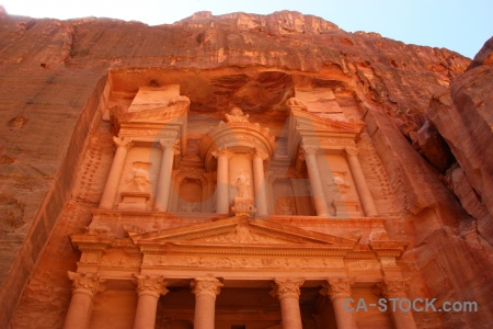 Treasury rock pillar nabataeans jordan.