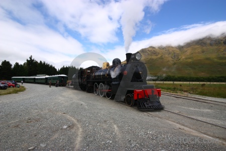 Vehicle mountain cloud steam carriage.