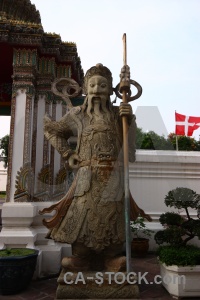 Wat phra chettuphon wimon mangkhlaram ratchaworama building bangkok temple of the reclining buddha tree.